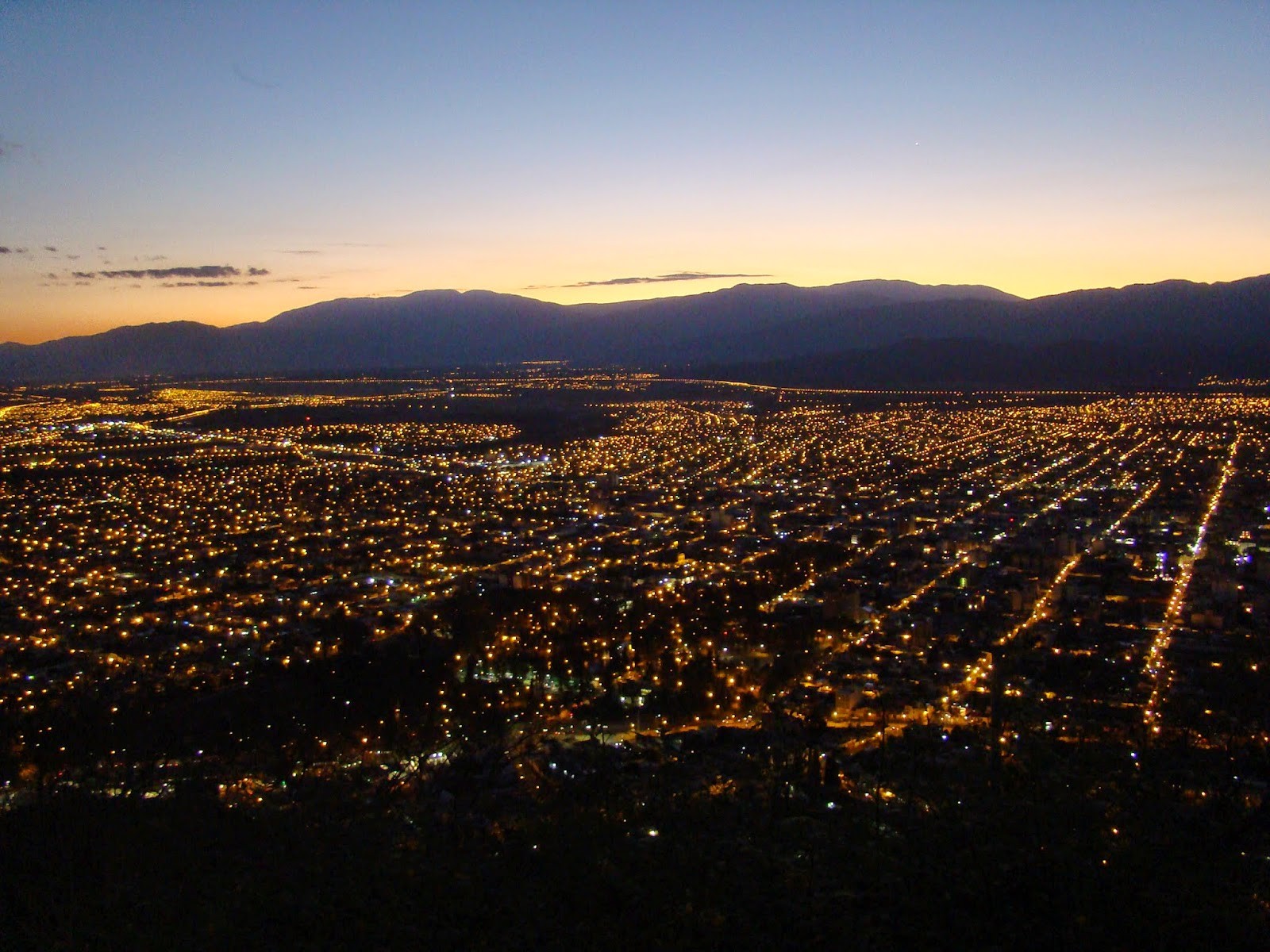 Vista a noite do Cerro San Bernardo