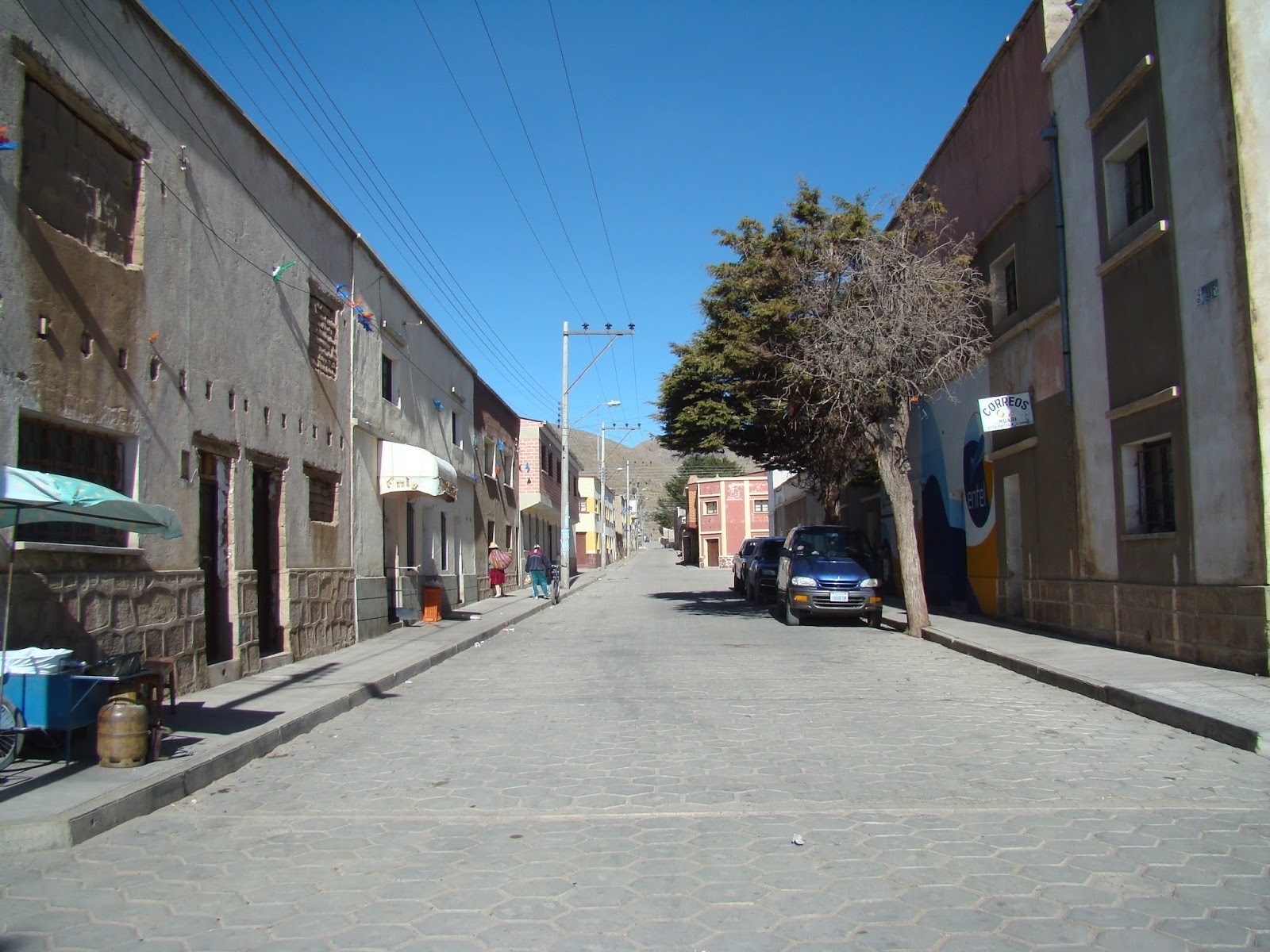 Ruas de Oruro, maior cidade no trajeto at La Paz.