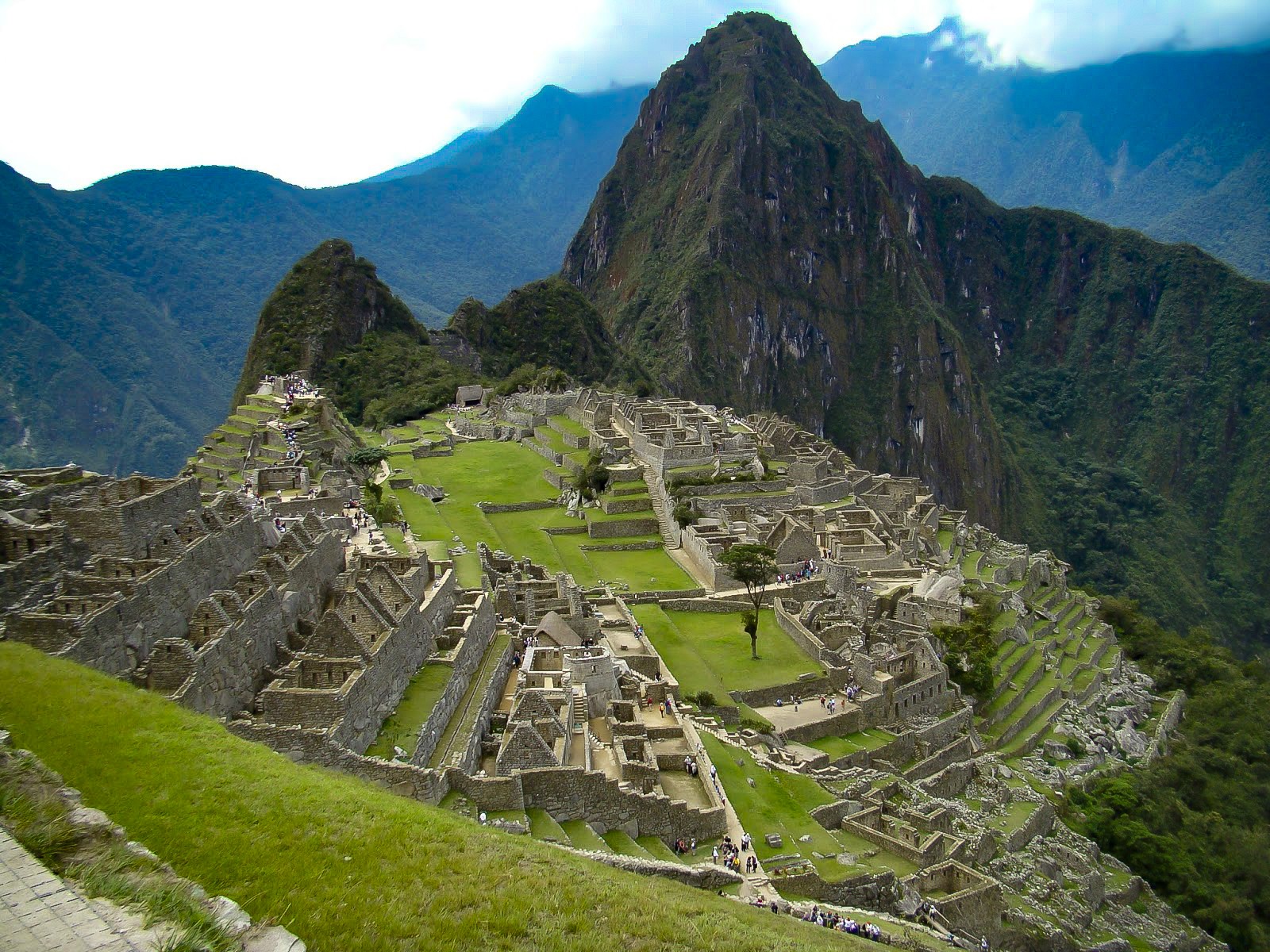 Machu Picchu e Huayna Picchu ao fundo