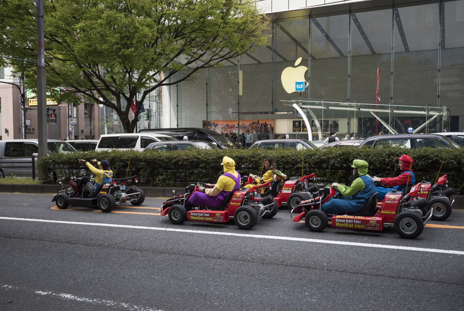 Que tal andar de kart, fantasiado de Mario, pelas ruas de Tokyo? Pena que precisa de carteira de motorista vlida pro Japo